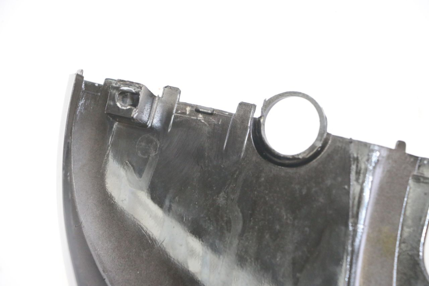 photo de FLANC ARRIERE GAUCHE KYMCO AGILITY 4T 50 (2005 - 2018) - Gros plan technique