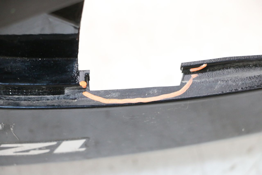 photo de FLANC ARRIERE GAUCHE SUZUKI BURGMAN 125 (2007 - 2014) - Gros plan technique