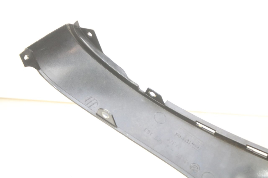 photo de FLANC ARRIERE GAUCHE BMW C1 125 (2000 - 2003) - Gros plan technique