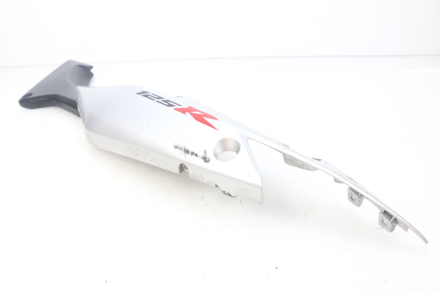 photo de FLANC ARRIERE GAUCHE HONDA CBR R 125 (2003 - 2006) - Points de fixation