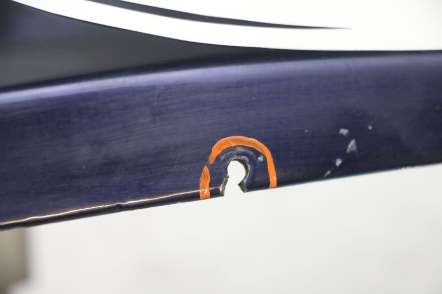 photo de FLANC ARRIERE GAUCHE HONDA CBR RR FIREBLADE 900 (1992 - 1994) - Points de fixation