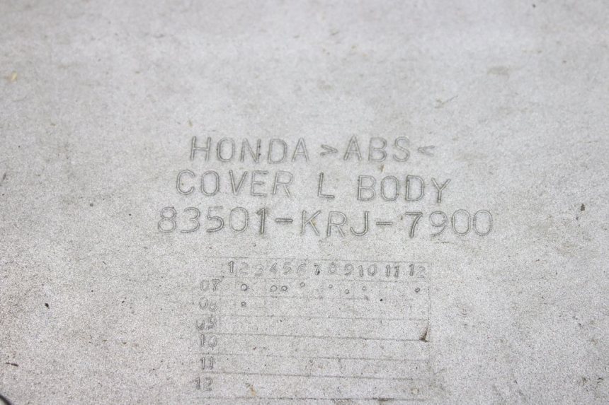 photo de FLANC ARRIERE GAUCHE HONDA FES S-WING SWING ABS 125 (2007 - 2015) - Points de fixation