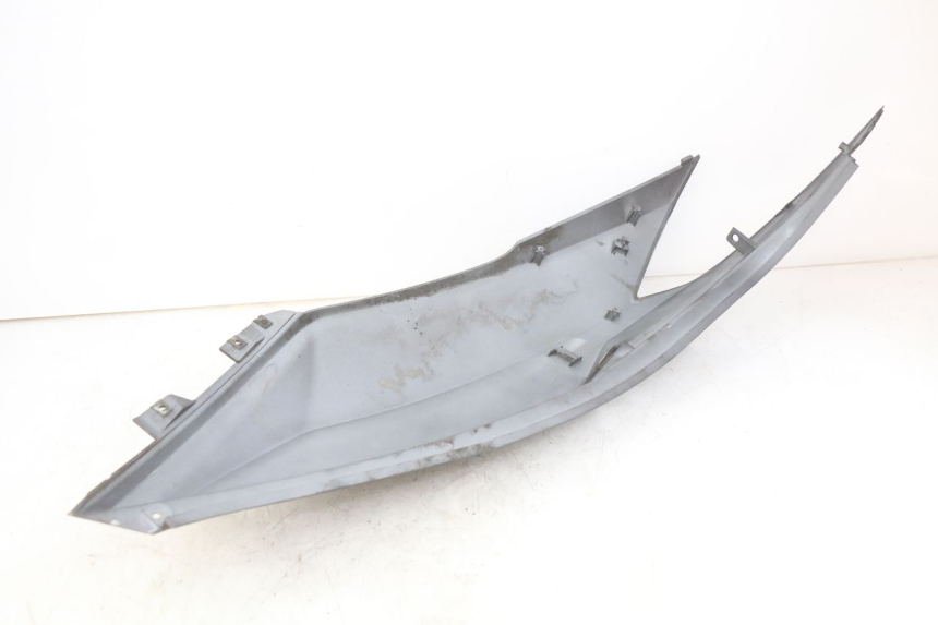 photo de FLANC ARRIERE GAUCHE SYM GTS EFI 125 (2012 - 2016) - Gros plan technique