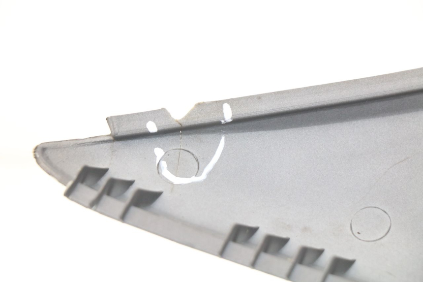 photo de FLANC ARRIERE GAUCHE SYM GTS EVO 125 (2009 - 2013) - Points de fixation