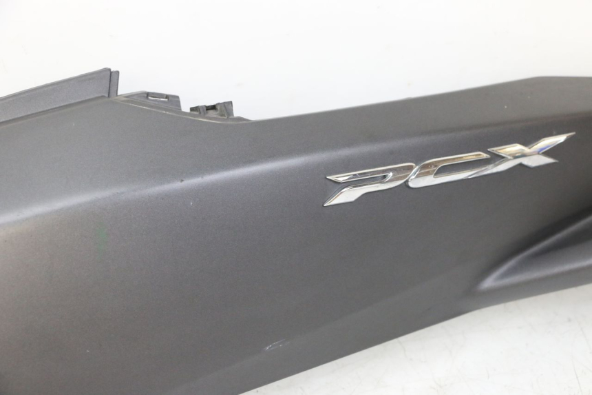 photo de FLANC ARRIERE GAUCHE HONDA PCX (JF57/JF64) 125 (2014 - 2018) - Zoom composants