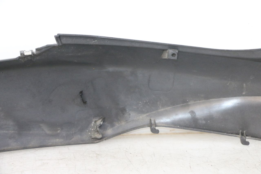 photo de FLANC ARRIERE GAUCHE HONDA PCX (JF57/JF64) 125 (2014 - 2018) - Gros plan technique