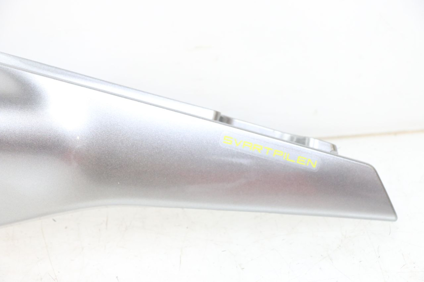 photo de FLANC ARRIERE GAUCHE HUSQVARNA SVARTPILEN 401 (2018 - 2023) - Pièce contrôlée