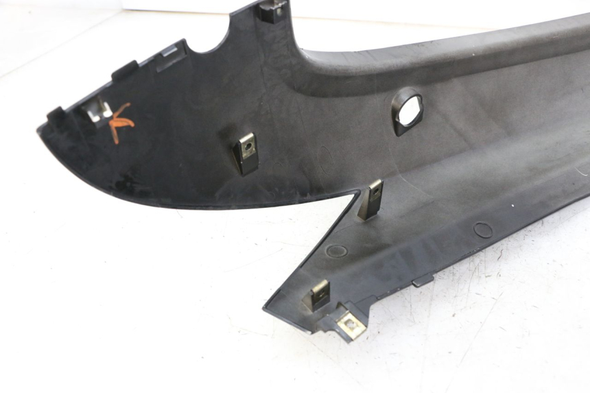 photo de FLANC ARRIERE GAUCHE KYMCO PEOPLE S 125 (2000 - 2008) - Détail de la pièce