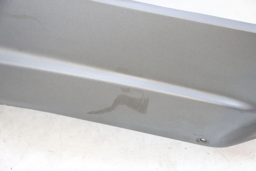 photo de FLANC ARRIERE GAUCHE PIAGGIO MP3 500 (2016 - 2018) - Points de fixation