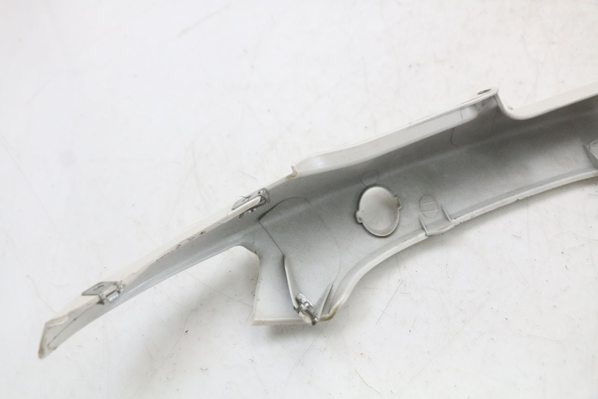 photo de FLANC ARRIERE GAUCHE MOTO GUZZI NORGE 8V GT 1200 (2011 - 2016) - Points de fixation