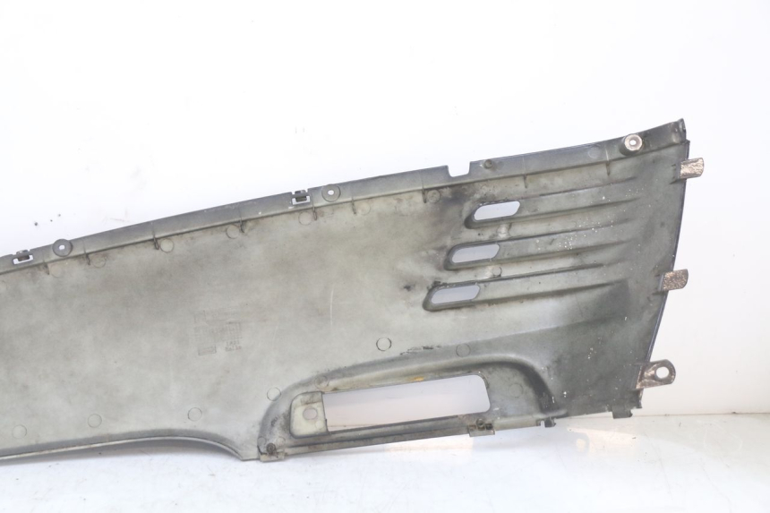 photo de FLANC ARRIERE GAUCHE PEUGEOT DJANGO 125 (2014 - 2017) - Détails caractéristiques