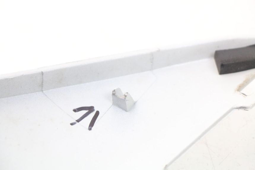 photo de FLANC ARRIERE GAUCHE DAELIM S3 125 (2010 - 2017) - Zoom état d’usage