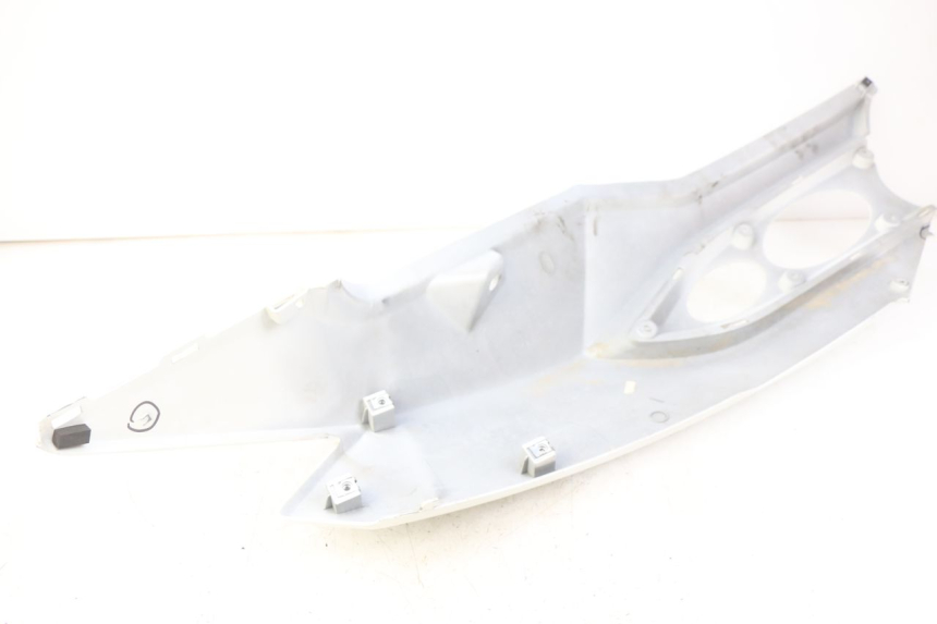 photo de FLANC ARRIERE GAUCHE DAELIM S3 125 (2010 - 2017) - État de surface