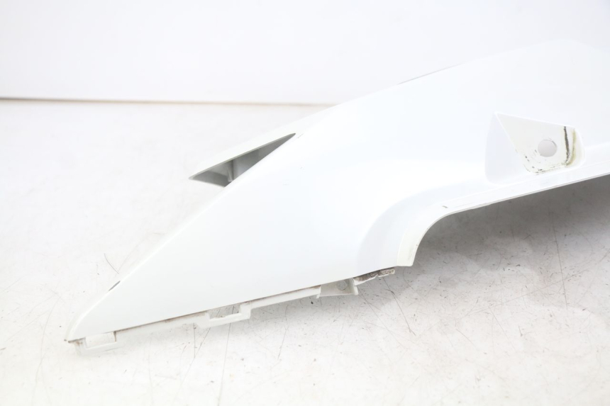 photo de FLANC ARRIERE GAUCHE DAELIM S3 125 (2010 - 2017) - Marquages et références