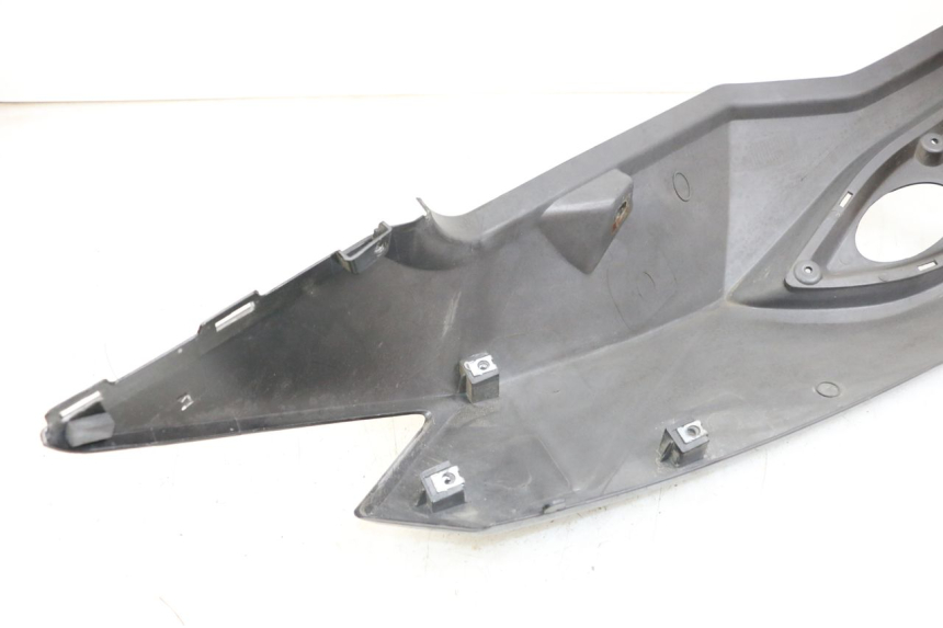 photo de FLANC ARRIERE GAUCHE DAELIM S3 125 (2010 - 2017) - Détail de la pièce