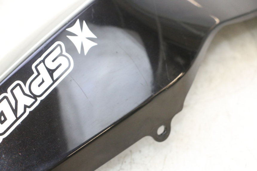 photo de FLANC ARRIERE GAUCHE CAN-AM SPYDER RS 1000 (2008 - 2012) - Vue rapprochée