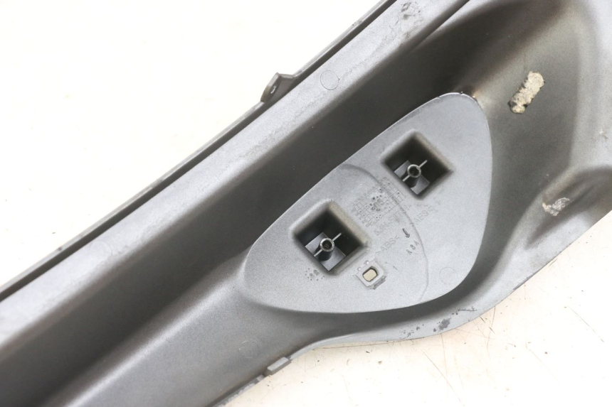 photo de FLANC ARRIERE GAUCHE MBK STUNT NAKED 50 (2004 - 2018) - Gros plan technique