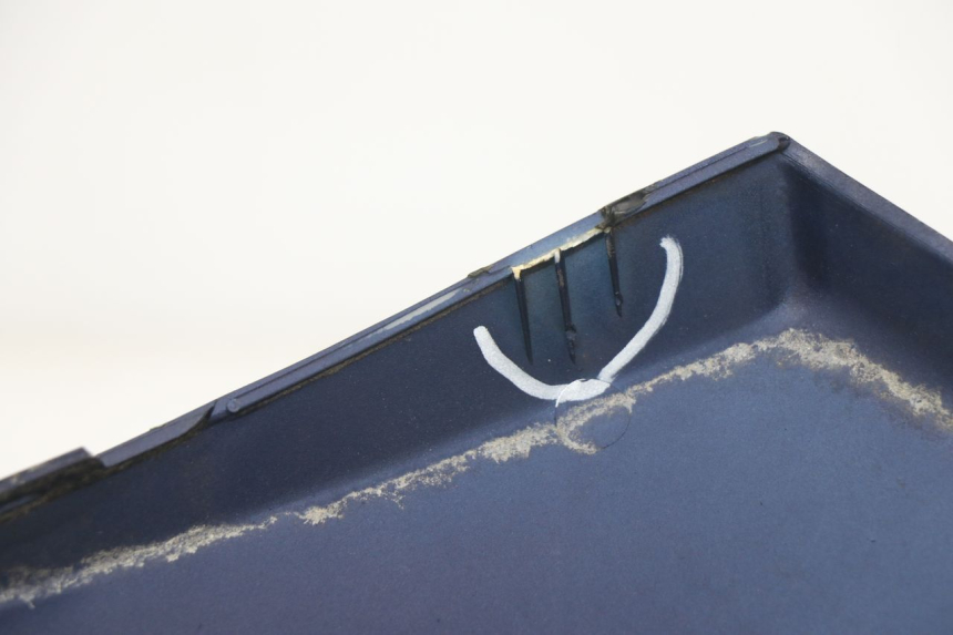 photo de FLANC ARRIERE GAUCHE PEUGEOT SUM UP 125 (2008 - 2013) - Points de fixation