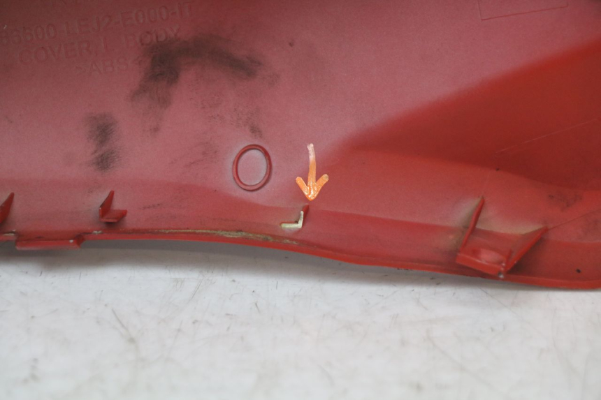 photo de FLANC ARRIERE GAUCHE KYMCO SUPER 8 125 (2008 - 2015) - Pièce contrôlée