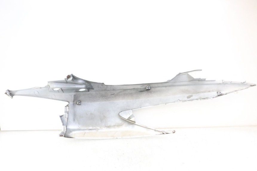 photo de FLANC ARRIERE GAUCHE SUZUKI BURGMAN 125 (2007 - 2014) - Points de fixation