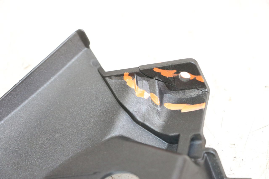 photo de FLANC ARRIERE GAUCHE SUZUKI BURGMAN 125 (2018 - 2021) - Détail de la pièce