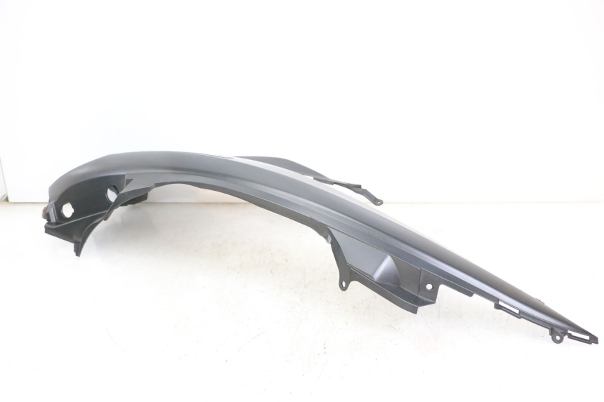 photo de FLANC ARRIERE GAUCHE SUZUKI BURGMAN 125 (2018 - 2021) - Marquages et références