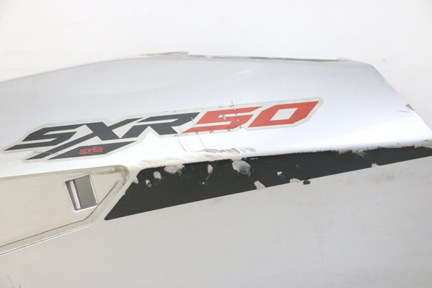 photo de FLANC ARRIERE GAUCHE APRILIA SXR 50 (2021 - 2023) - Détails caractéristiques
