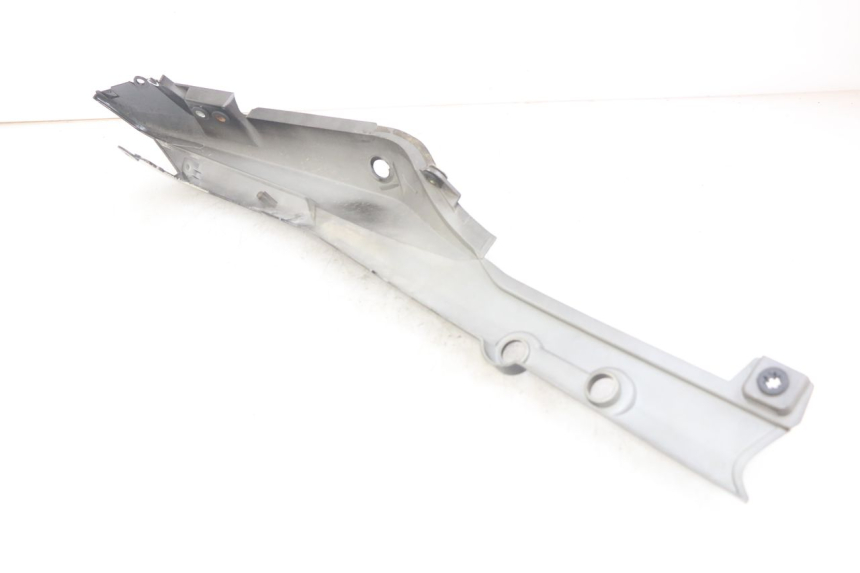 photo de FLANC ARRIERE GAUCHE SYM WOLF SB 125 (2011 - 2018) - Détail de la pièce