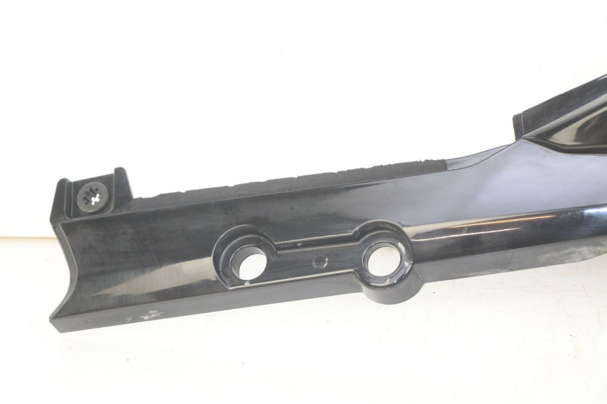 photo de FLANC ARRIERE GAUCHE SYM WOLF SB 125 (2011 - 2018) - Points de fixation