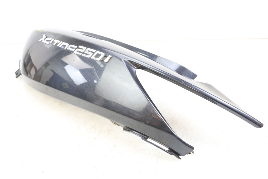 photo de Rear left side panel KYMCO XCITING 250 (2006 - 2009) - Points de fixation