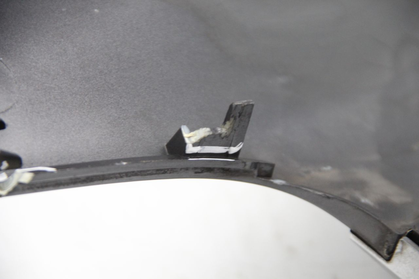 photo de FLANC ARRIERE GAUCHE PIAGGIO XEVO - X EVO 125 (2007 - 2017) - Points de fixation