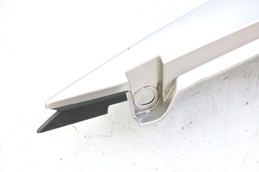 photo de FLANC ARRIERE GAUCHE YAMAHA XJ6 600 (2008 - 2016) - Marquages et références