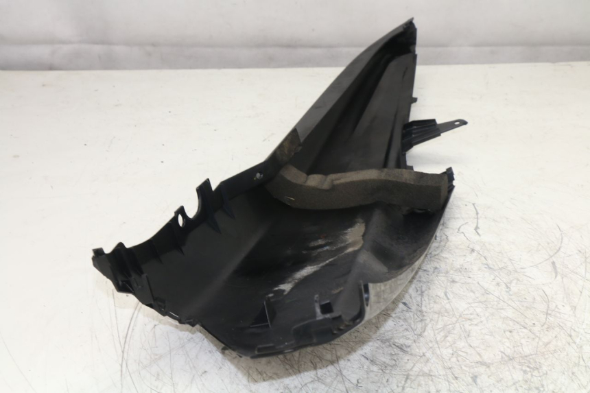 photo de FLANC ARRIERE GAUCHE YAMAHA YP MAJESTY ABS 400 (2007 - 2009) - Gros plan technique