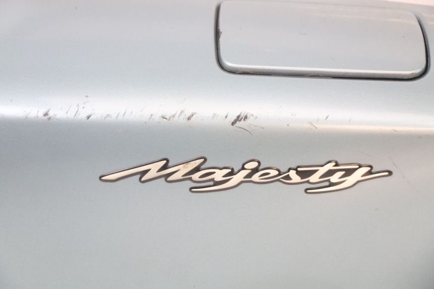 photo de FLANC ARRIERE GAUCHE YAMAHA YP MAJESTY 125 (2002 - 2006) - Gros plan technique