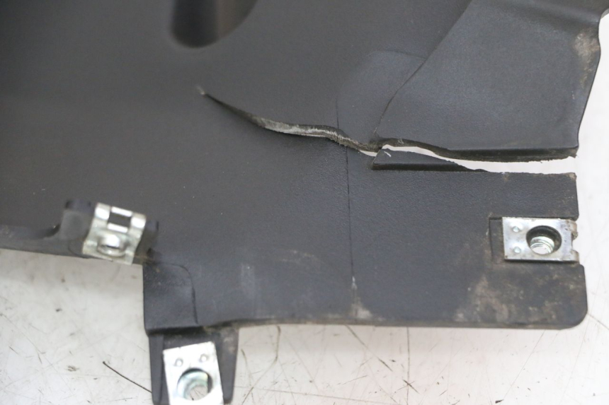 photo de FLANC LATERAL AVANT DROIT QUADRO 4 4D 350 (2015 - 2018) - Détail de la pièce