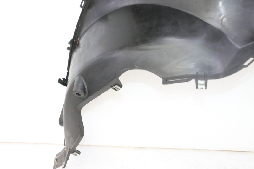 photo de FLANC LATERAL AVANT DROIT QUADRO 4 4D 350 (2015 - 2018) - Détails caractéristiques