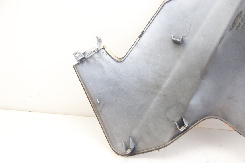 photo de FLANC LATERAL AVANT DROIT APRILIA ATLANTIC 500 (2002 - 2003) - Détail de la pièce