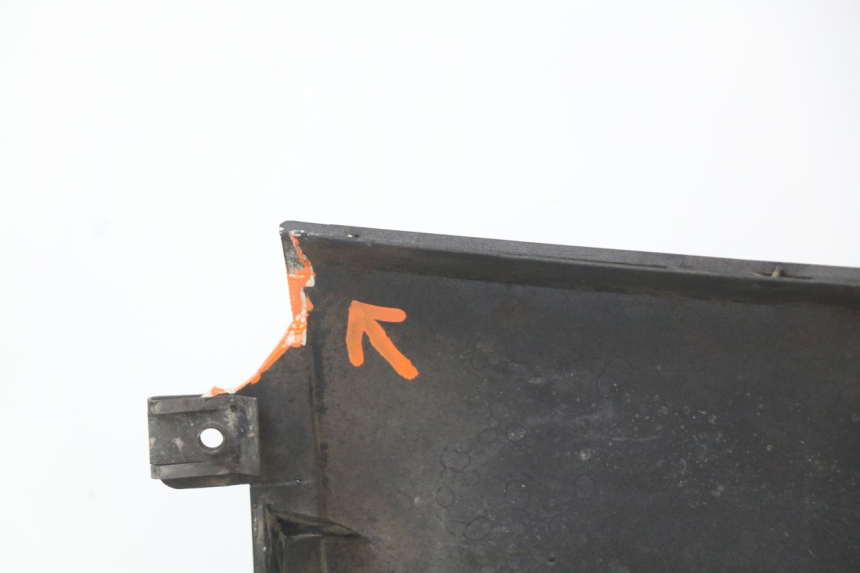 photo de FLANC LATERAL AVANT DROIT BMW C1 125 (2000 - 2003) - Points de fixation