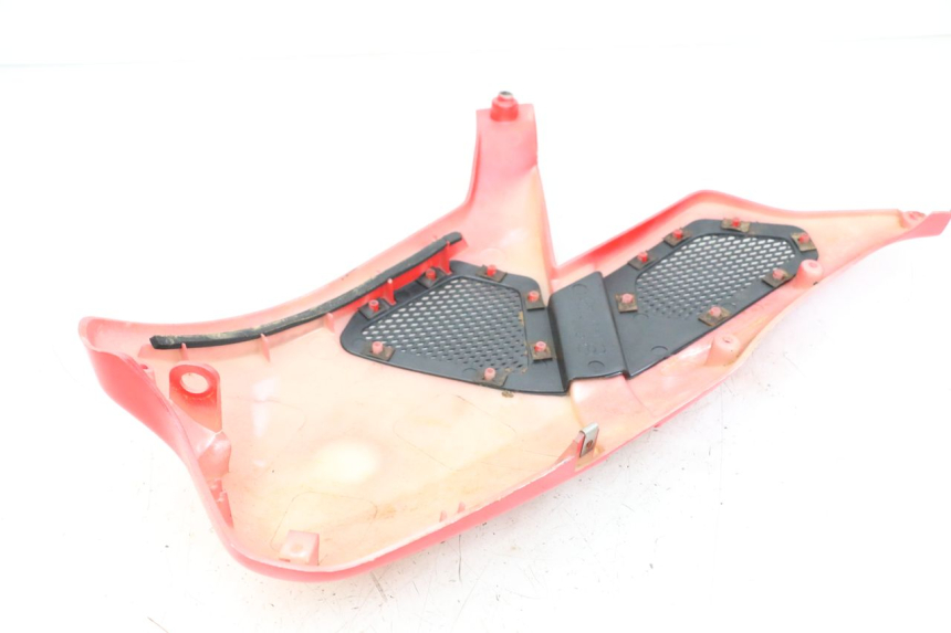 photo de FLANC LATERAL AVANT DROIT GILERA DNA 50 (2000 - 2007) - Gros plan technique