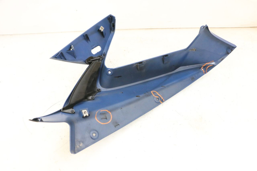 photo de FLANC LATERAL AVANT DROIT YAMAHA FJR ABS 1300 (2006 - 2012) - État de surface