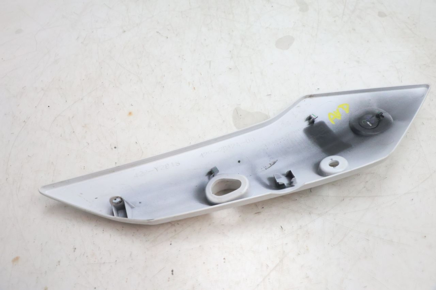 photo de FLANC LATERAL AVANT DROIT YAMAHA FZ8 800 (2010 - 2016) - Vue produit