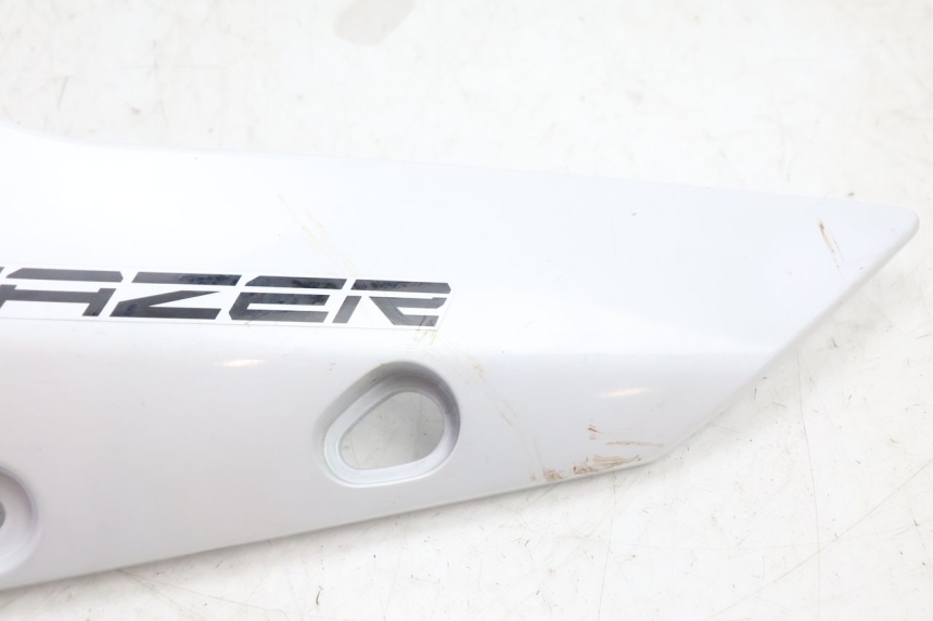 photo de FLANC LATERAL AVANT DROIT YAMAHA FZ8 800 (2010 - 2016) - Zoom état d’usage