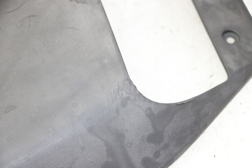 photo de FLANC LATERAL AVANT DROIT GILERA NEXUS 300 (2008 - 2013) - Gros plan technique