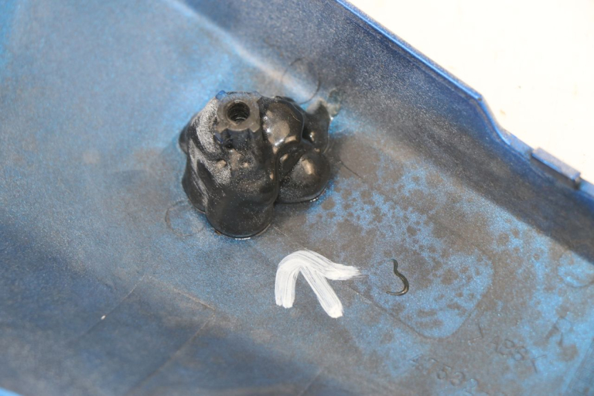 photo de FLANC LATERAL AVANT DROIT SUZUKI GSR 750 (2011 - 2017) - Zoom composants