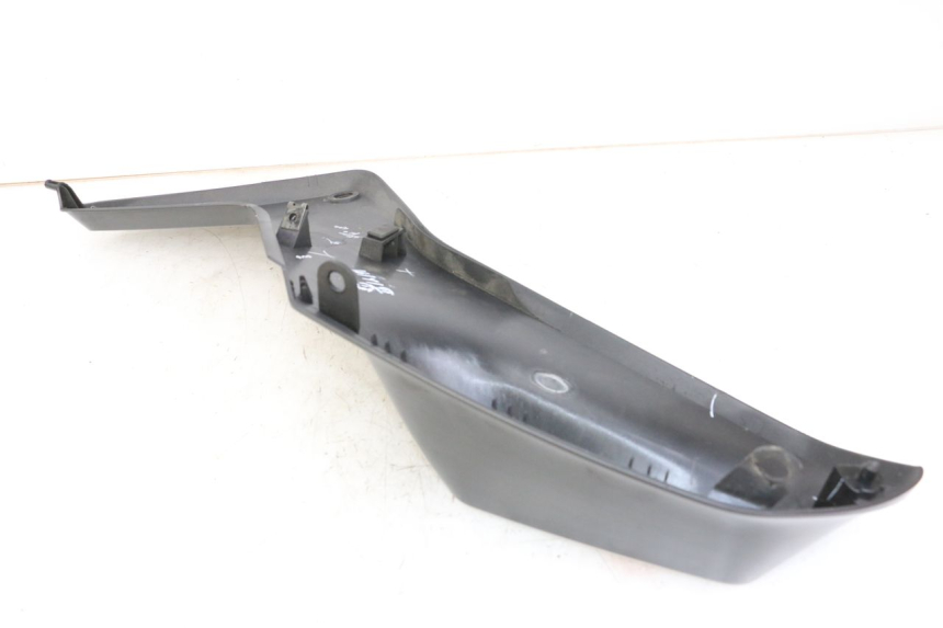 photo de FLANC LATERAL AVANT DROIT HUSQVARNA SVARTPILEN 401 (2018 - 2023) - Zoom état d’usage