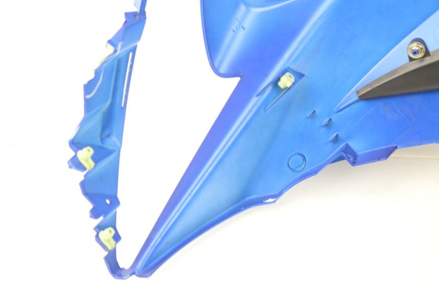 photo de FLANC LATERAL AVANT DROIT PEUGEOT JET FORCE CARBU 50 (2003 - 2016) - Gros plan technique