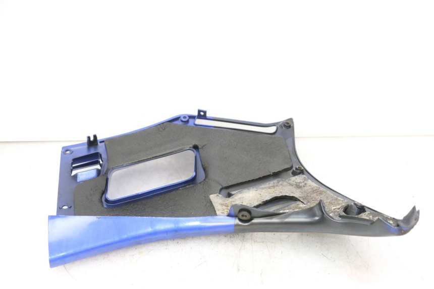 photo de FLANC LATERAL AVANT DROIT KAWASAKI GTR 1000 (1994 - 2004) - Points de fixation