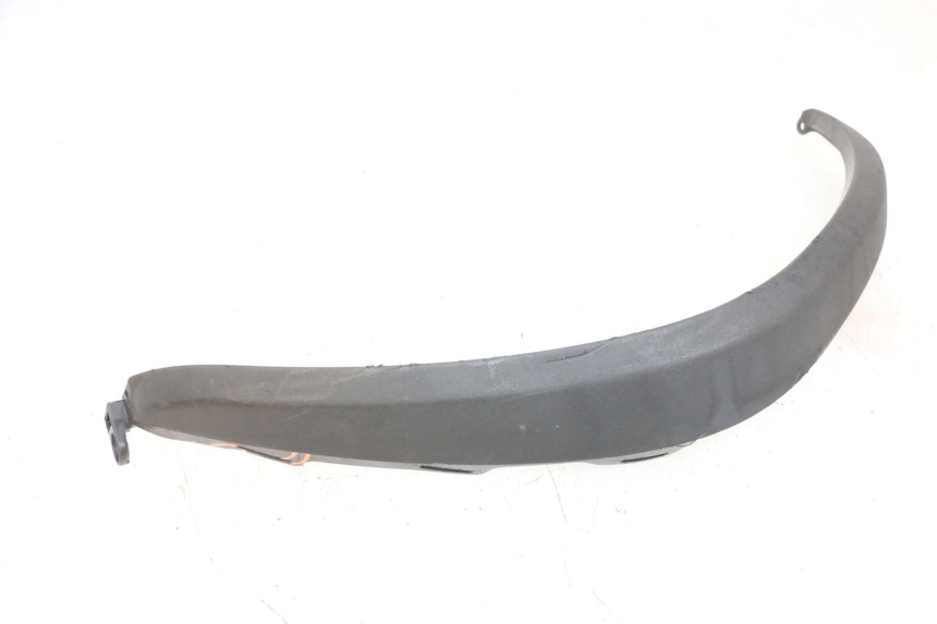 photo de FLANC LATERAL AVANT DROIT PIAGGIO MP3 500 (2016 - 2018) - Gros plan technique