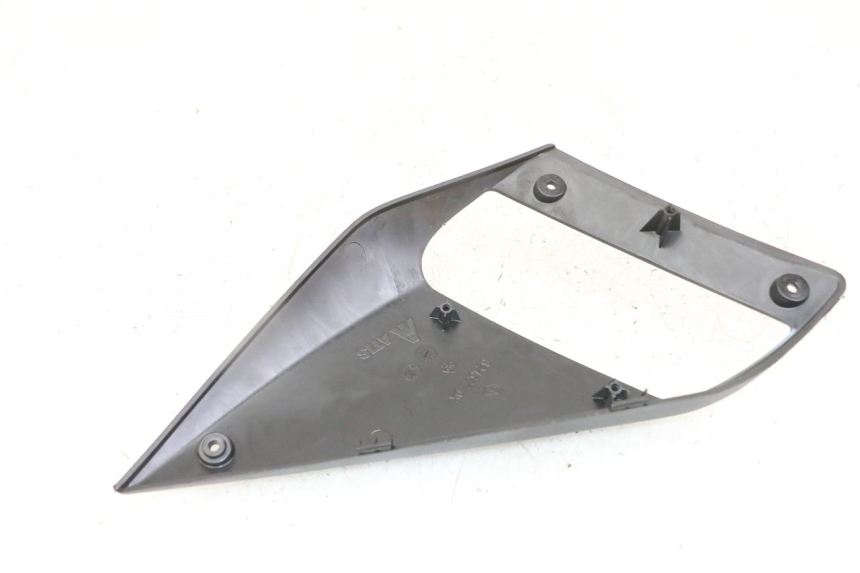 photo de FLANC LATERAL AVANT DROIT GILERA NEXUS 125 (2009 - 2013) - Points de fixation