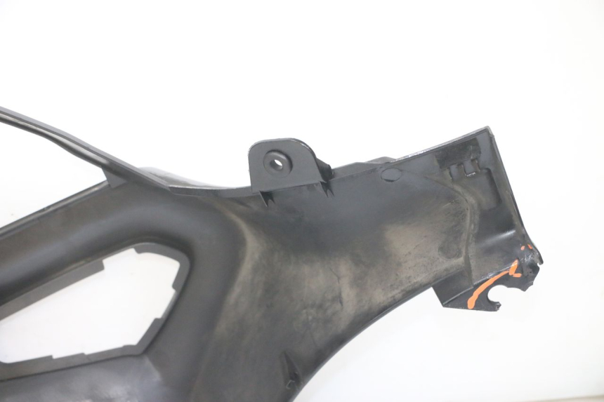 photo de FLANC LATERAL AVANT DROIT HONDA NTV DEAUVILLE ABS 700 (2007 - 2016) - Détails caractéristiques